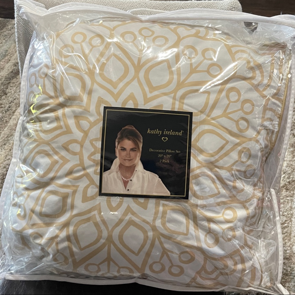 Kathy Ireland Gold and White Patterned Pillow x2